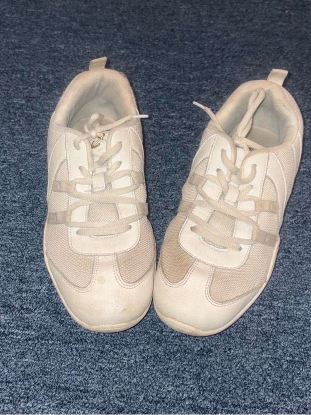 Cheer shoes